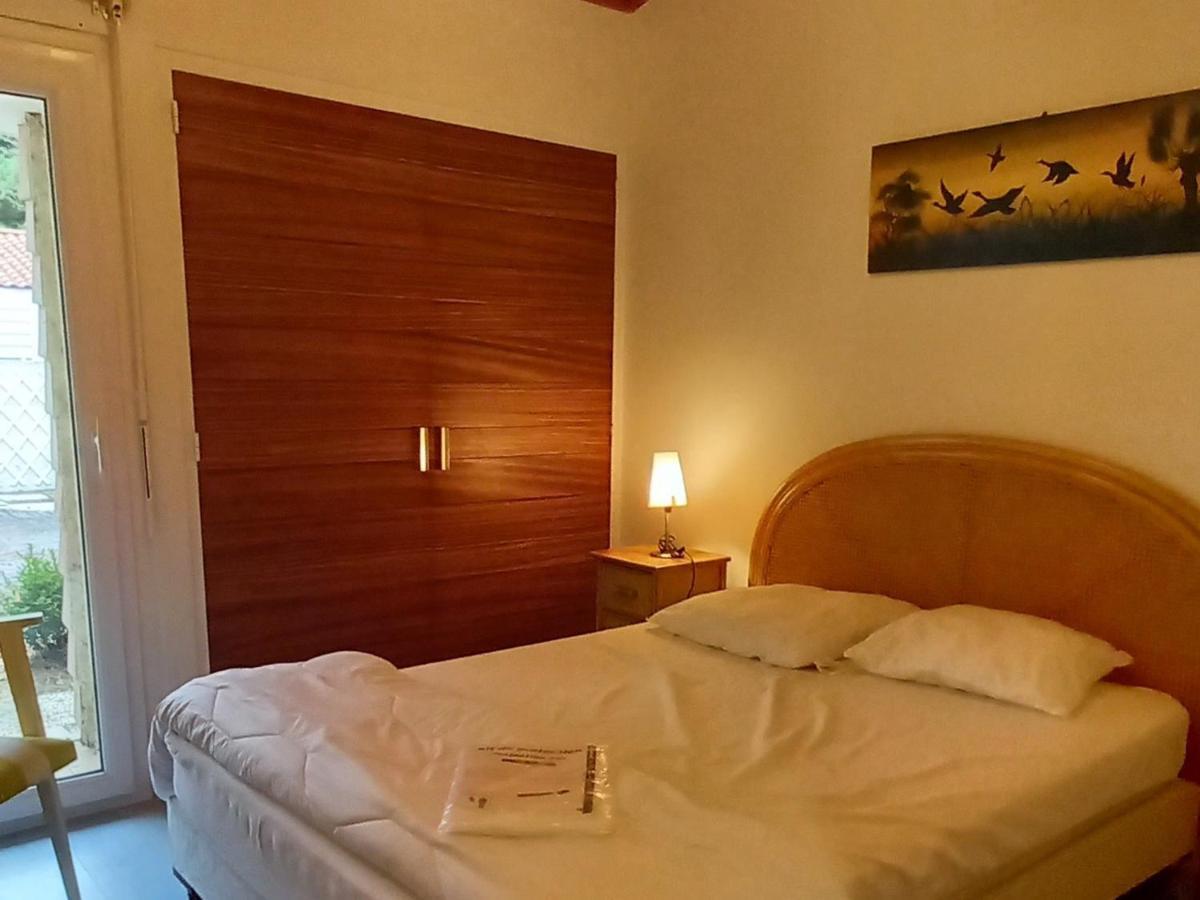 Charmant Pavillon A Saint-Jean-De-Monts: 2 Chambres, Proche Plage, Foret Et Commerces, Jardin Clos - Fr-1-323-259 Экстерьер фото